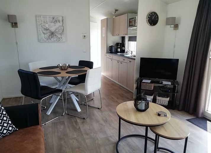 Chalet Bregkoog 47 'De Muy' on Texel. Vacation home with sunny terrace in De Koog, ideal for relaxation.