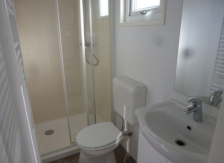 Chalet Bregkoog 47 'De Muy' on Texel. Vacation home with sunny terrace in De Koog, ideal for relaxation.