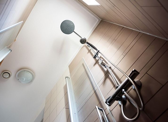 Villa 6 in De Koog Texel with sunny terrace and green garden, ideal vacation home on the Wadden Islands.