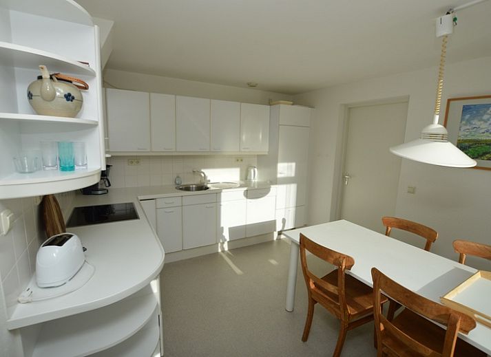 Gemuetliches Wohnzimmer von Ruijslaan 75 / de Paddestoel, Ferienhaus in De Koog, Texel, mit bequemen Sofas.