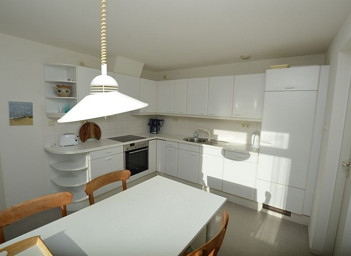 Gemuetliches Wohnzimmer von Ruijslaan 75 / de Paddestoel, Ferienhaus in De Koog, Texel, mit bequemen Sofas.