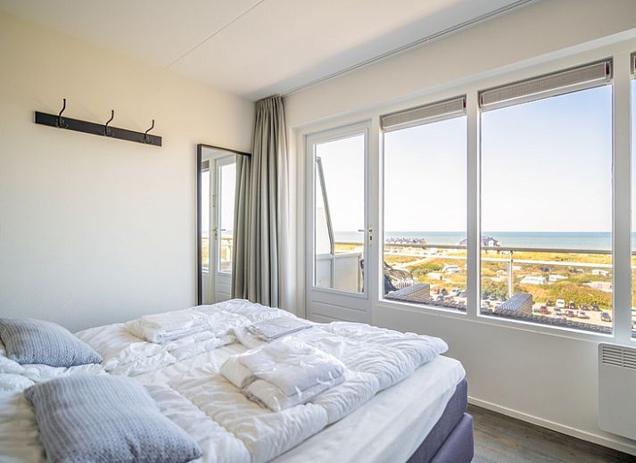 Helles Wohnzimmer mit bequemen Sitzgelegenheiten im Apartment Juliana 156 Zeezicht, De Koog, Texel.