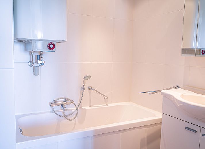 Moderne Kueche und Essbereich im Appartement Juliana 172 Eilandzicht, De Koog Texel, ideal fuer einen Urlaub auf den Watteninseln.