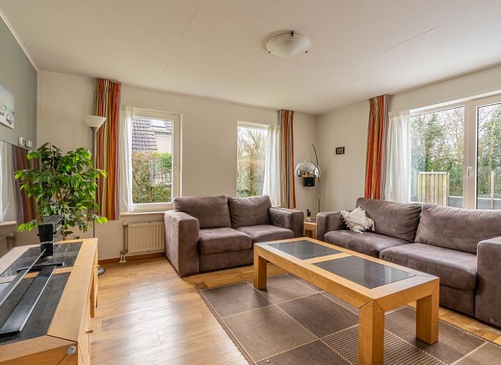 Vacation home Honeysuckle 43 with sauna in De Koog, Texel, offers a spacious garden with a sunny terrace and surrounding nature.