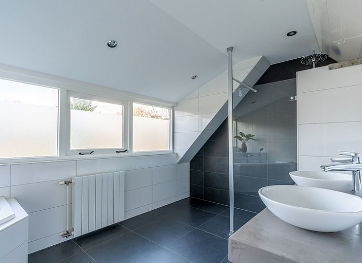 Enjoy the outdoor space of Holiday home Kamperfoelie 43 with sauna, located in green De Koog on Texel.