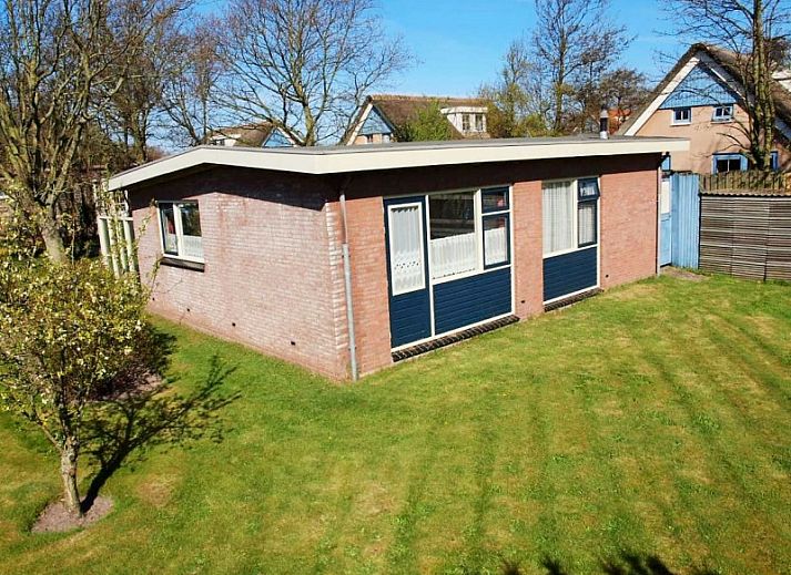 The Kragemaker bungalow in De Koog, Texel with sunny garden and terrace.