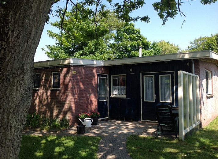 Spacious backyard of De Kragemaker vacation home in De Koog, Texel.