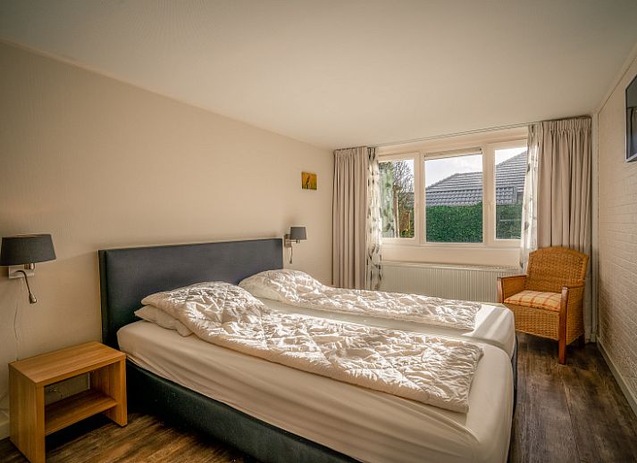 Spacious living room of Orchismient 2, vacation home in De Koog, Texel with comfortable sofa and dining area.