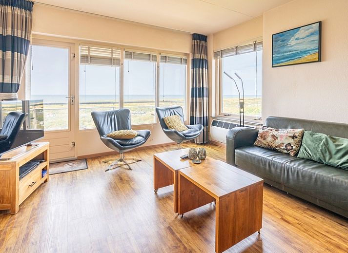 Apartment Juliana 168 Zeezicht in De Koog Texel with panoramic sea views from the living room.