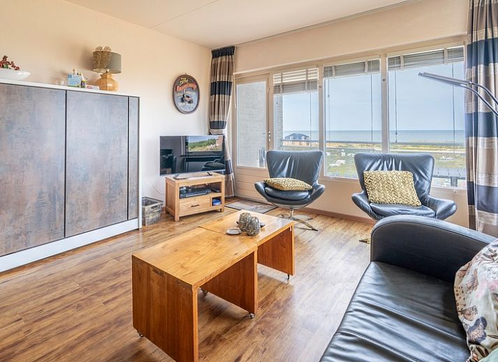 Apartment Juliana 168 Zeezicht in De Koog Texel with panoramic sea views from the living room.