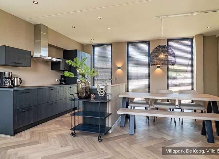 Veranda der luxurioesen Familienvilla 6p in De Koog, Texel, ideal fuer ein Essen im Freien auf den Watteninseln.