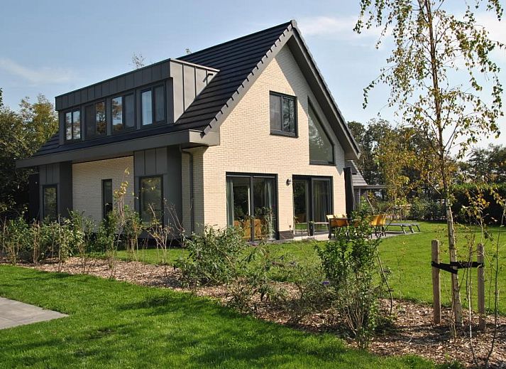 IJsvogel 10 vakantiehuis in De Koog Texel met ruime groene tuin en moderne architectuur.