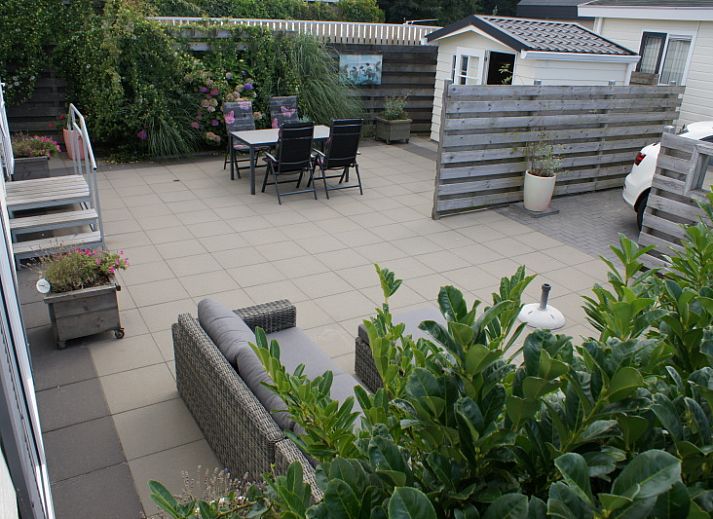 Enjoy the sunny terrace at Chaletpark Bregkoog - Chalet Bregkoog 138 'Sinne' in De Koog, Texel, with comfortable seating.