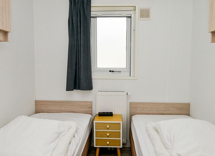 Spacious terrace with green fence at Chaletpark Bregkoog - Chalet Bregkoog 138 'Sinne', ideal for relaxation in De Koog, Texel.