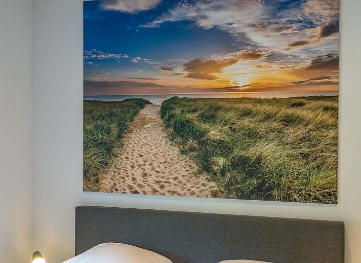 Sonnige Terrasse in Tapuit 10a, Ferienhaus in De Koog, Texel, umgeben von Gruen.