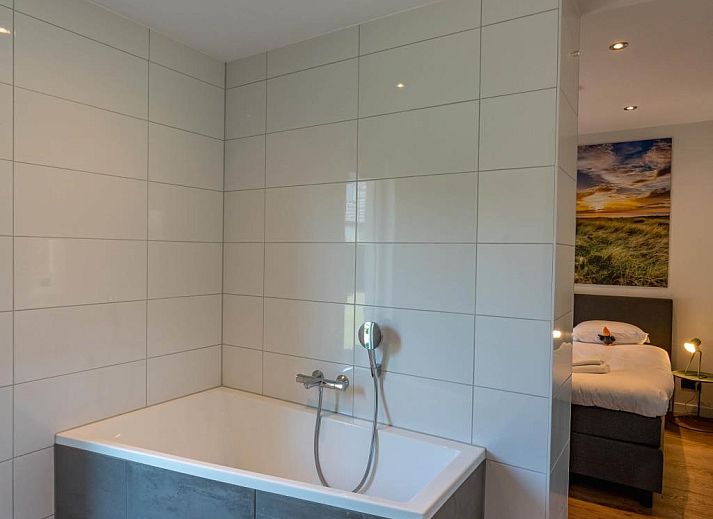 Tapuit 10a, geraeumiges Ferienhaus in De Koog, Texel mit grossen Fenstern und Garten.