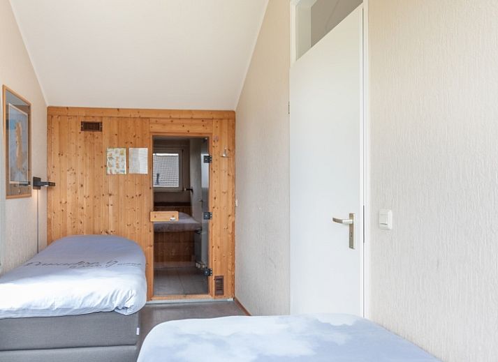 Spacious terrace at Stappeland - De Groene Boei vacation home in De Koog, Texel, ideal for outdoor dining.