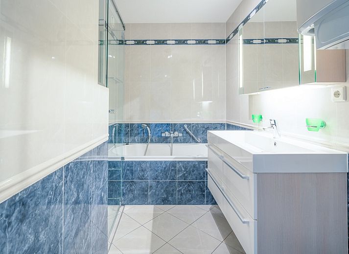 Comfortable seating area in Apartment Juliana 136 with sea view in De Koog, Texel.