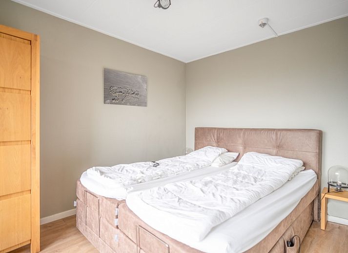 Light seating area with comfortable sofa in Apartment Juliana 178 Eilandzicht, De Koog, Texel.