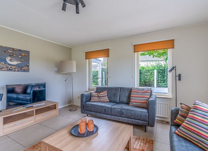 Vacation home Honeysuckle 69 with waterfront sauna in De Koog, Texel, surrounded by lush nature.