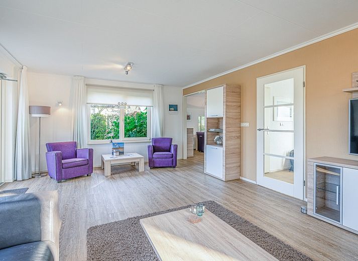 Vacation home Honeysuckle 59 in De Koog Texel, surrounded by lush nature and a serene pond.