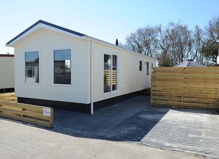 Chalet Bregkoog 7 in De Koog, Texel with spacious veranda and modern look at Chaletpark Bregkoog.