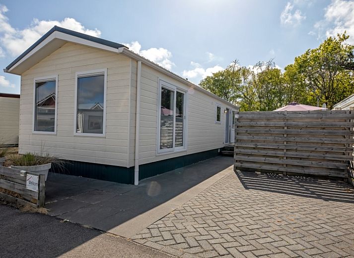 Chalet Bregkoog 7 in De Koog, Texel with spacious veranda and modern look at Chaletpark Bregkoog.