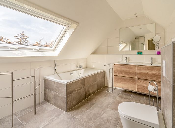 Cozy living room of Holiday home Honeysuckle 65 in De Koog, Texel, with comfortable sofas.