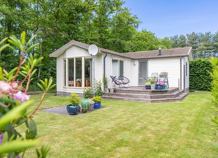 Vacation cottage in De Koog with charming terrace and green garden, Texel, Wadden Islands.