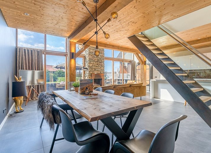 Helles Wohnzimmer in der Villa 181 mit Whirlpool, De Koog Texel, mit moderner Einrichtung.