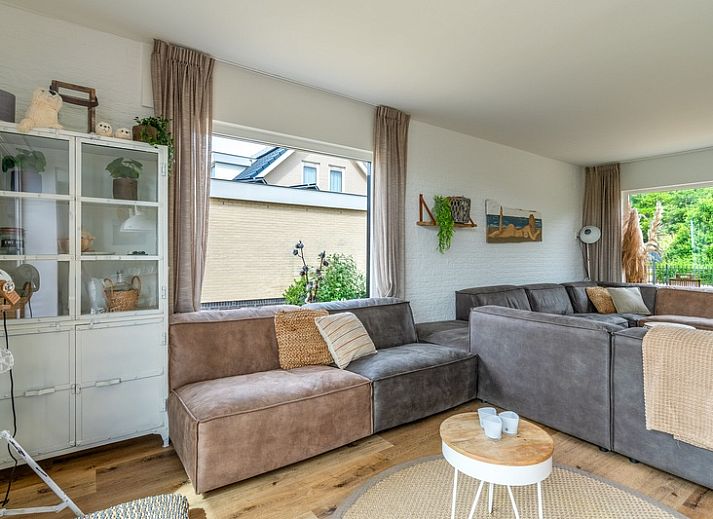 Spacious terrace of Orchismient 17 vacation home in De Koog Texel, ideal for outdoor dining.