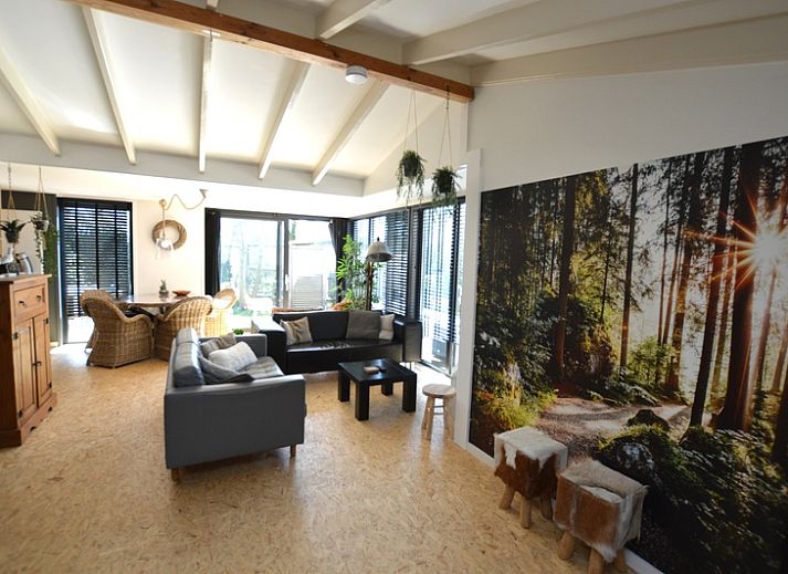 Vacation home Hoog Koog 8 in De Koog Texel with sunny terrace and green garden.