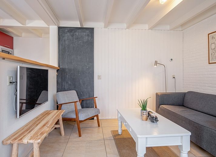 Cozy living room in vacation home 32b Pollux, De Koog, Texel with comfortable seating area.