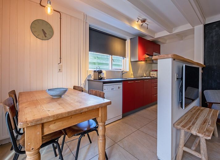 Cozy living room in vacation home 32b Pollux, De Koog, Texel with comfortable seating area.