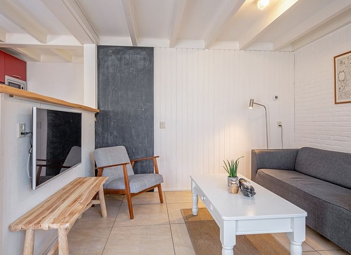 Cozy living room in vacation home 32b Pollux, De Koog, Texel with comfortable seating area.