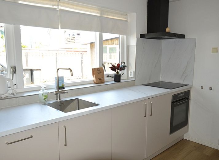 Modern sitting area in Plevierstraat 24 - Tuunwoal vacation home, De Koog, Texel with comfortable sofa.