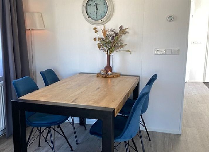 Chalet Bregkoog 94 in De Koog, Texel with modern exterior and garden on Chaletpark Bregkoog.