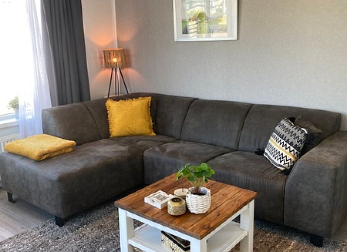 Chalet Bregkoog 94 in De Koog, Texel with modern exterior and garden on Chaletpark Bregkoog.