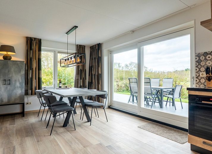 Aerial view of Landhuis De Wije Blick, vacation accommodation in De Koog, Texel, with spacious garden and wooded surroundings.