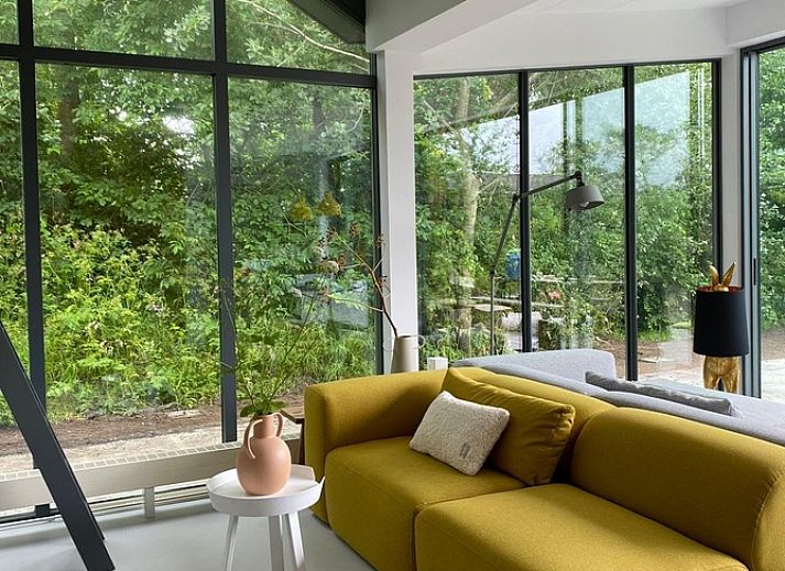 De Koerie vacation home in De Koog Texel with spacious garden and terrace, ideal for relaxation on the Wadden Islands.