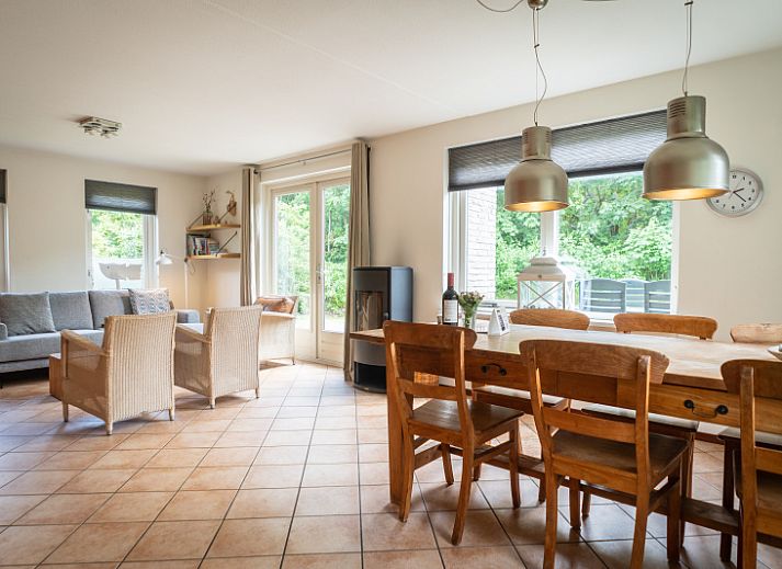 Villa 6 persons with 2 bathrooms in De Koog, Texel. Charming vacation home surrounded by greenery on the Wadden Islands.