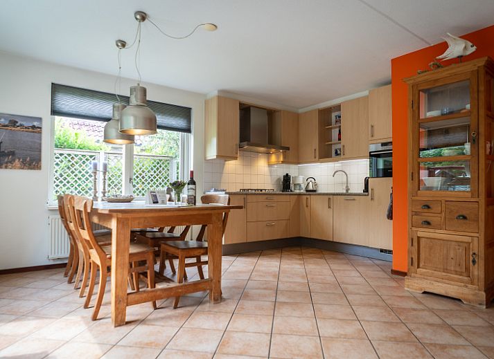 Villa 6 persons with 2 bathrooms in De Koog, Texel. Charming vacation home surrounded by greenery on the Wadden Islands.