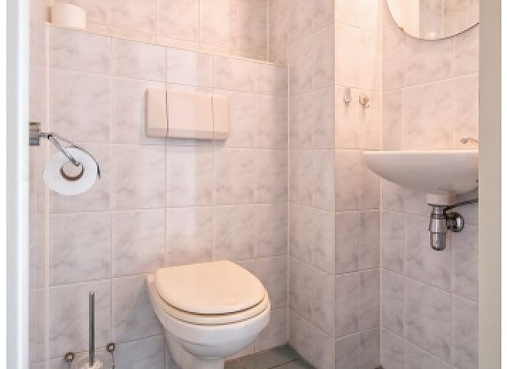 Cozy living room of Resort De Buteriggel - Apartment 9, De Koog, Texel with comfortable sofas and views of nature.