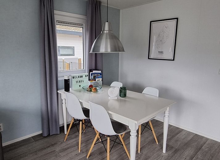 Modern equipped kitchen in Chaletpark Bregkoog - Chalet Bregkoog 82, a vacation home in De Koog, Texel.