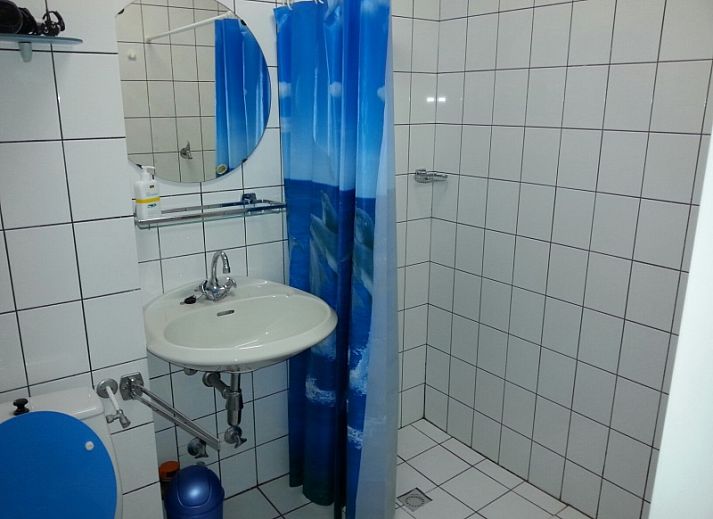 't Kerckeland - Apartment Kerckeland 86, De Koog, Texel: top view of the balcony overlooking nature and comfortable seating.