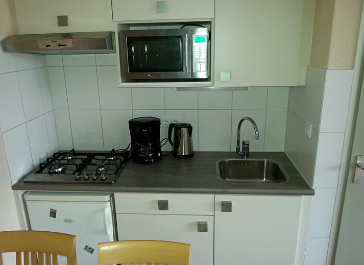 't Kerckeland - Apartment Kerckeland 86, De Koog, Texel: top view of the balcony overlooking nature and comfortable seating.