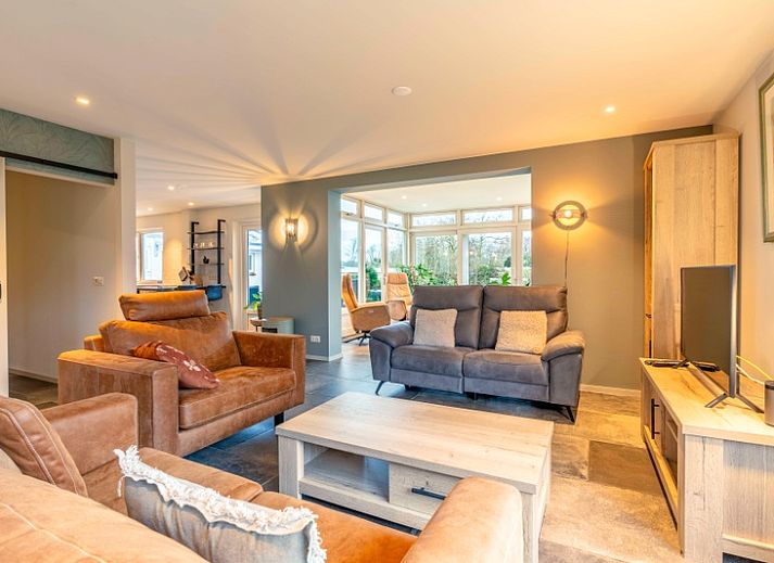 Ferienhaus Huis ter Duin in De Koog, Texel mit grosser Veranda und gruenem Garten.