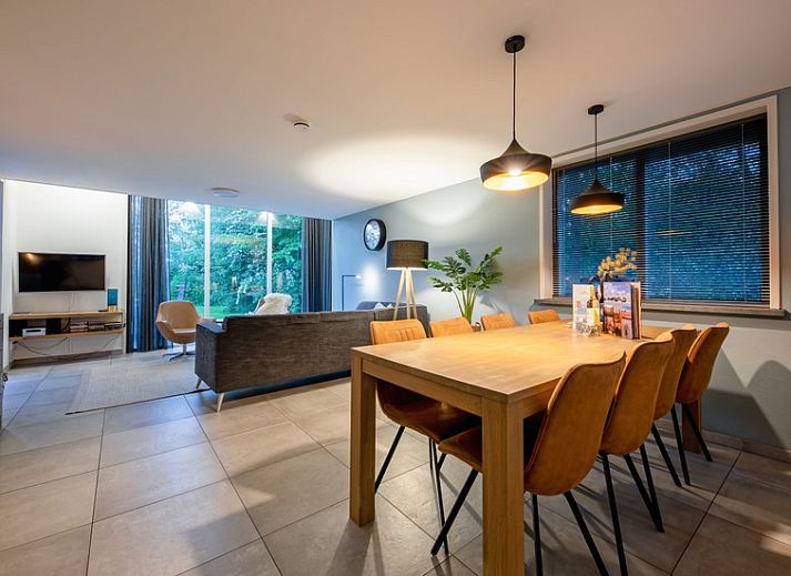 Cozy living room in Holiday Park Het Oude Dijkje - Vuurcoogh, De Koog, Texel for comfort and relaxation.