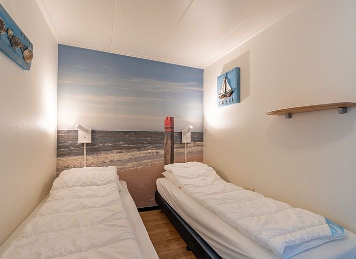 Gemuetlicher Innenbereich des Apartments Anna 218 auf Texel mit offener Kueche und Essbereich.