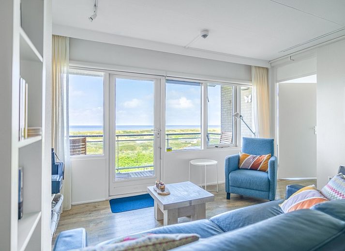 Apartment Juliana 112 Zeezicht in De Koog, Texel offers a panoramic view from the living room over the Wadden Islands.